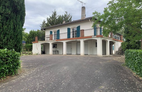 Lavaur House | 6-person gîte in 3-bedroom country house, shady garden, secure parking.