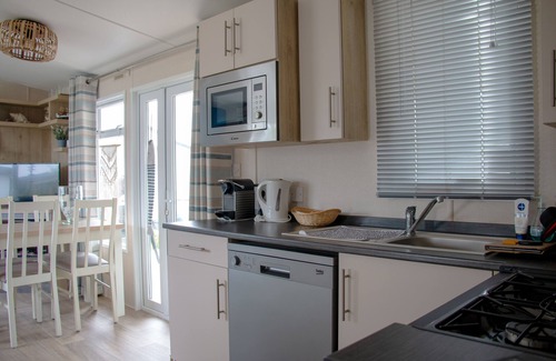Oostkapelle Ski Chalet | 6 person holiday chalet in Oostkapelle with a large covered terrace.