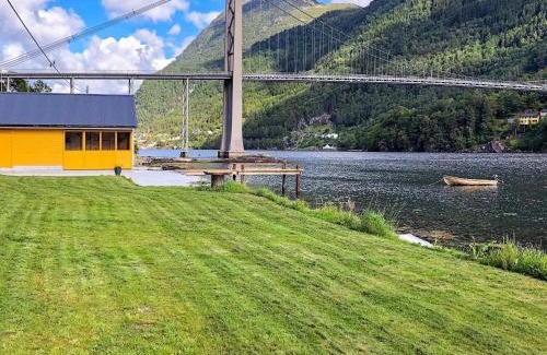 Kvam House | 6 person holiday home in øystese