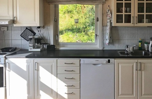 Kvam House | 6 person holiday home in øystese