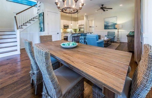 Santa Rosa Beach House | 6-Seat Golf Cart & 4 Bikes! 3 Min Walk to 2 Pools! Nature Trails to the Beach! ~