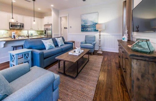 Santa Rosa Beach House | 6-Seat Golf Cart & 4 Bikes! 3 Min Walk to 2 Pools! Nature Trails to the Beach! ~