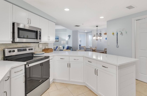 Sandestin Condo | 6-Seat Golf Cart ~ Beach Front ~ Private Balcony ~ Community Pool