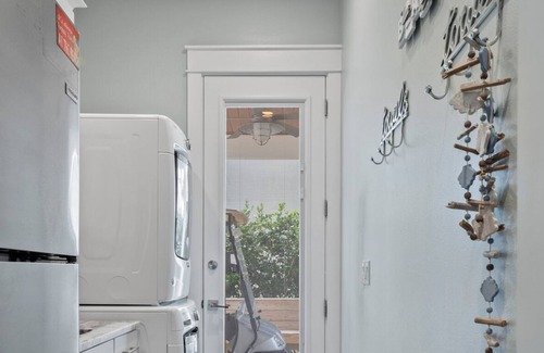 Emerald Waters Village House | 6-Seat Golf Cart ~ Family Friendly ~ Gated Community ~ Community Pool