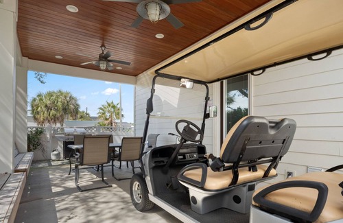 Emerald Waters Village House | 6-Seat Golf Cart ~ Family Friendly ~ Gated Community ~ Community Pool