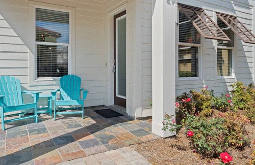 Emerald Waters Village House | 6-Seat Golf Cart ~ Family Friendly ~ Gated Community ~ Community Pool