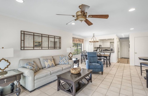 Sandestin House | 6-Seat Golf Cart ~ Private Patio ~ Lakefront ~ Community Pool