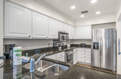 Sandestin House | 6-Seat Golf Cart ~ Private Patio ~ Lakefront ~ Community Pool