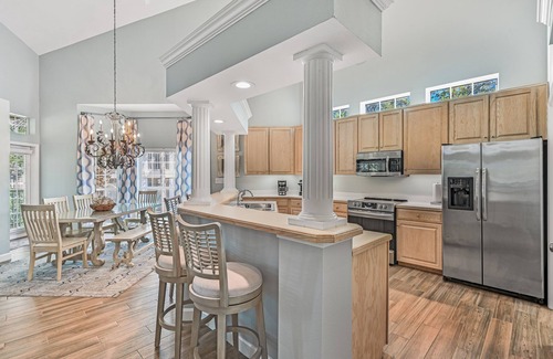 Sandestin Condo | 6 Seat Golf Cart ~ Screened Porch ~ Close to Pool