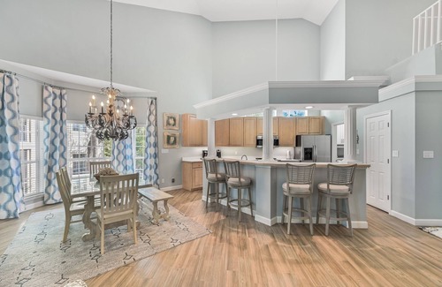 Sandestin Condo | 6 Seat Golf Cart ~ Screened Porch ~ Close to Pool