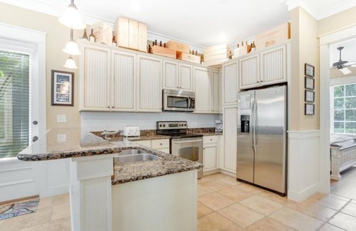 Sandestin House | 6-SEATER GOLF CART INCLUDED! This charming Cottage is located steps to the pool.