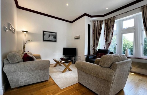 Shanklin Apartment | 6 Shanklin Manor - family friendly apartment in Shanklin Old Village