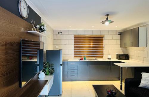 Bezuidenhout Valley Apartment | 6 the Curve Unit 12