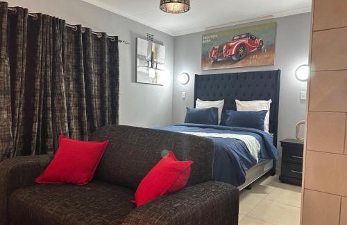 Bezuidenhout Valley Apartment | 6 the Curve Unit 13