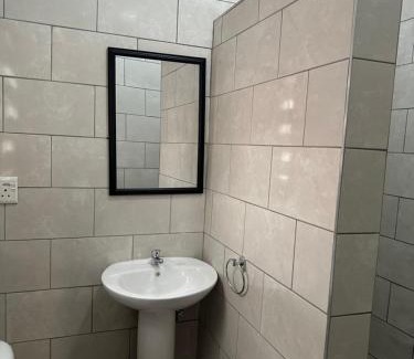 Bezuidenhout Valley Apartment | 6 the Curve unit 25