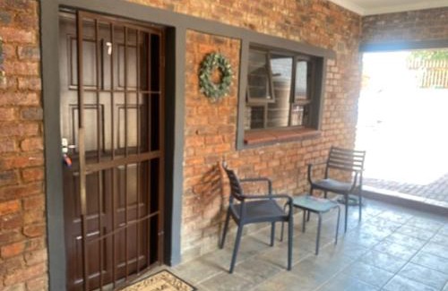 Bezuidenhout Valley Apartment | 6 the Curve Unit 7