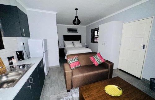 Bezuidenhout Valley Apartment | 6 the Curve Unit 7