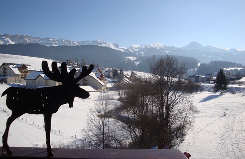 Villard-de-Lans Apartment | 6 to 7 sleeps, spacious with central fireplace, wooden top of the chalet.