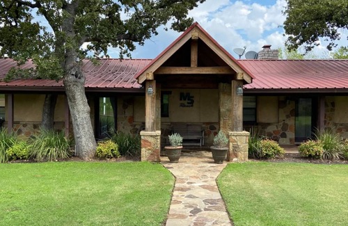 Buchanan Dam House | 60-Acre Rustic Elegance - Perfect for Corporate Retreats or Family Gatherings