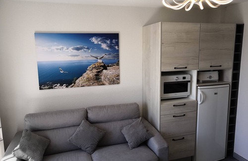 Le Croisic Apartment | 60 m from the wild coast and beaches of Le Croisic, warm and functional apartment.