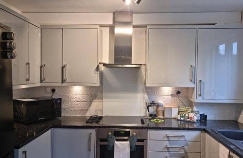 Salfords Apartment | 60 m² Apartment ∙ 2 bedrooms ∙ 3 guests