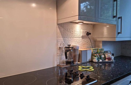 Salfords Apartment | 60 m² Apartment ∙ 2 bedrooms ∙ 3 guests