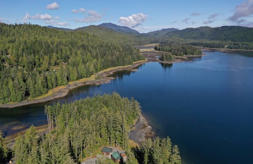 Whale Pass Cabin | 60 m² Cabin ∙ 1 bedroom ∙ 3 guests