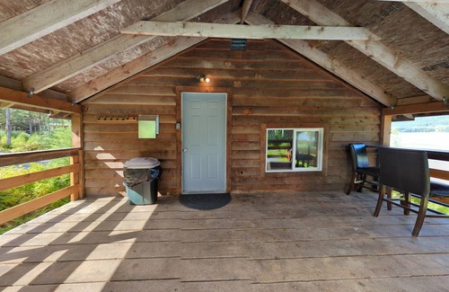 Whale Pass Cabin | 60 m² Cabin ∙ 1 bedroom ∙ 3 guests