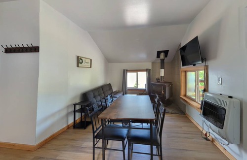 Whale Pass Cabin | 60 m² Cabin ∙ 1 bedroom ∙ 3 guests