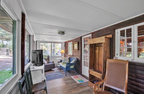 Hazelhurst Cabin | 60 m² Cabin ∙ 2 bedrooms ∙ 5 guests