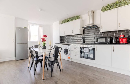 Canbury Apartment | 60 m² Apartment ∙ 4 guests