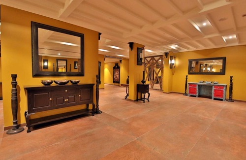 Rajkot Hotel | 60 m² Hotel ∙ 4 guests