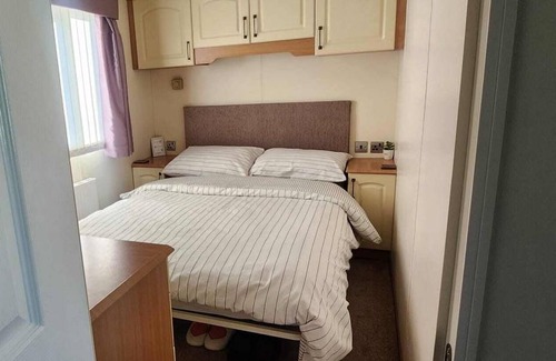 Rhuddlan Cabin | 60 m² Lodge ∙ 2 bedrooms ∙ 4 guests