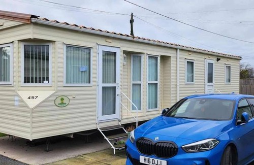 Rhuddlan Cabin | 60 m² Lodge ∙ 2 bedrooms ∙ 4 guests