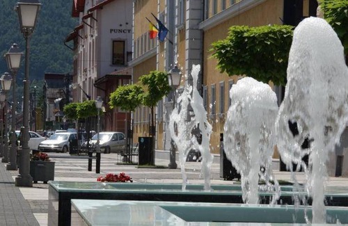 Sighetu Marmatiei Apartment | 60 m² Serviced apartment ∙ 4 guests