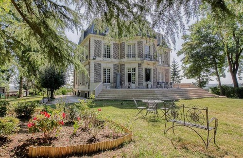 Avesnes-en-Bray Bed & Breakfast | 600 m² Bed and breakfast ∙ 5 bedrooms ∙ 16 guests