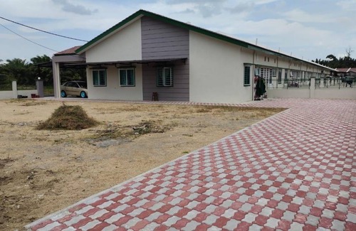 Sitiawan House | 600 m² House ∙ 3 bedrooms ∙ 8 guests