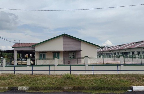 Sitiawan House | 600 m² House ∙ 3 bedrooms ∙ 8 guests