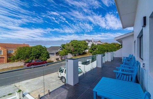 Franskraal House | 600 m² House ∙ 5 bedrooms ∙ 10 guests