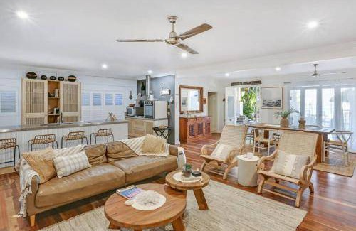 Holloways Beach Villa | 600 m² Villa ∙ 3 bedrooms ∙ 8 guests