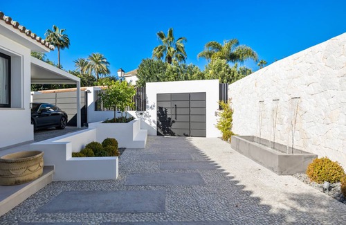 Nueva Andalucia Villa | 600 m² Villa ∙ 5 bedrooms ∙ 10 guests