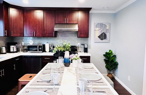 Fullerton Cottage | 600 sqft GARDEN VIEW 10mins to DISNEYLAND Guest House w/Private Entrance