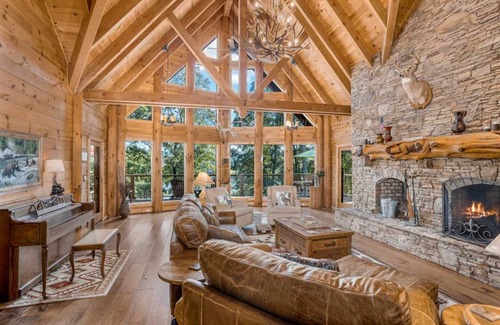 Wilkesboro Cabin | 603 m² Cabin ∙ 5 bedrooms ∙ 19 guests
