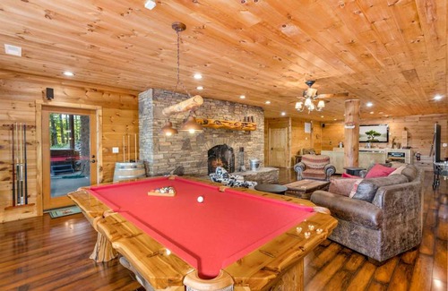 Wilkesboro Cabin | 603 m² Cabin ∙ 5 bedrooms ∙ 19 guests