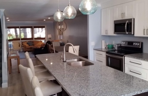 Shipyard Plantation House | 604 Tennismaster, OWNER Mgmt, Grill, Beach Locker, Handicap & Family Friendly
