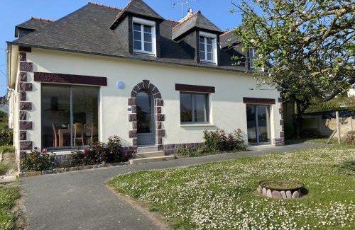 Erquy Apartment | 609 - Appartement T3 au premier étage d'une maison à quelques pas de la plage et des commerces d'Erquy