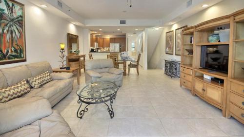 Rock Harbor Apartment | 609 Mariners Club