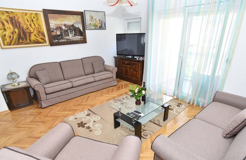 Golubovina Apartment | 60m2 apartment with balcony near Old town