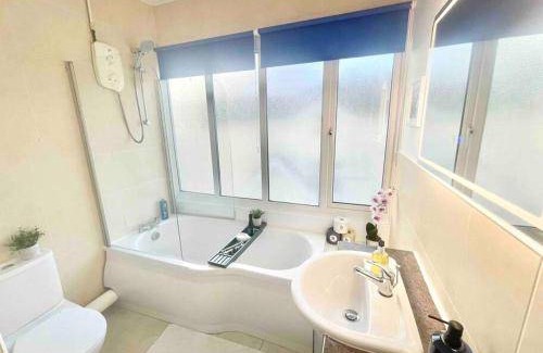 Southbourne Apartment | 61 m² Apartment ∙ 2 bedrooms ∙ 5 guests