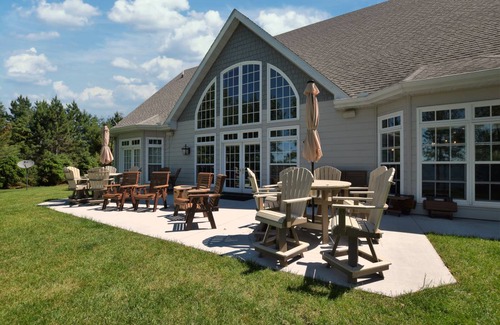 Phelps House | 616 m² House ∙ 5 bedrooms ∙ 30 guests